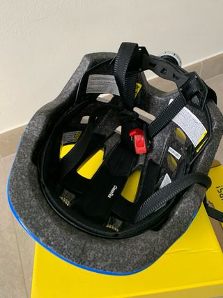 Casco infantil Cratoni azul con pulpo