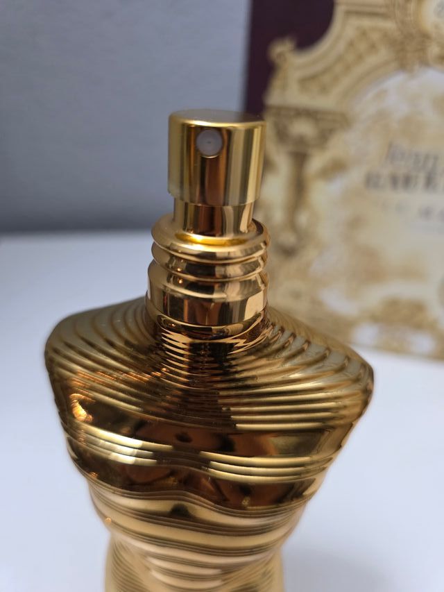 ENVASE FIGURA J.P.G. LE MALE + CAJA CARTÓN