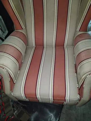 2 poltrone in tessuto a righe beige e rosse
