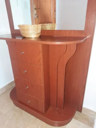 Mueble recibidor madera marrón