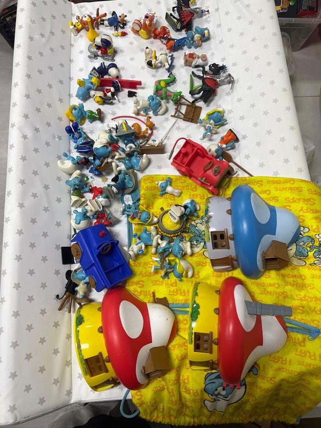 Lote de figuras PVC y huevos Kinder