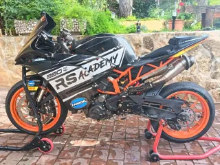 KTM RC 390 Copa o cambio por r6.