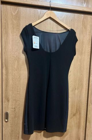 Vestido Desigual Negro con Flor Roja