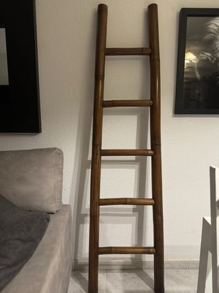 Escalera de bambú decorativa