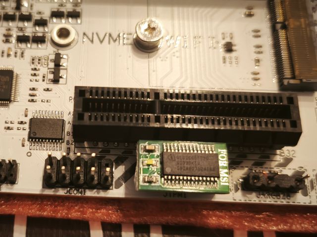 PC Gaming, RX 5700 XT, WiFi, Bluetooth.