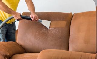 Limpieza y desinfeccion de sofa