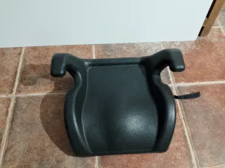 Alzador de coche para niño