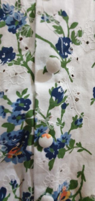 Blusa Zara flores volantes talla XS