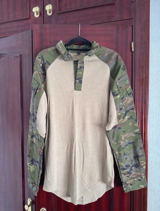 Ropa militar verde pixelado