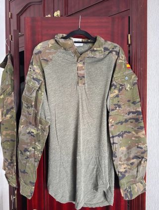 Ropa militar verde pixelado