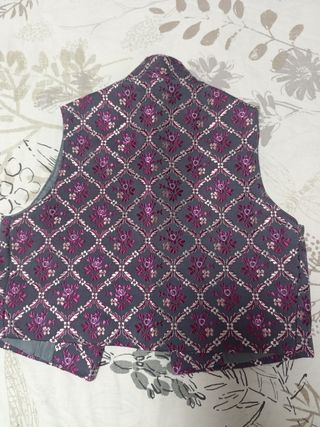 Traje Fallero Niño Talla 4
con calcetines plata 