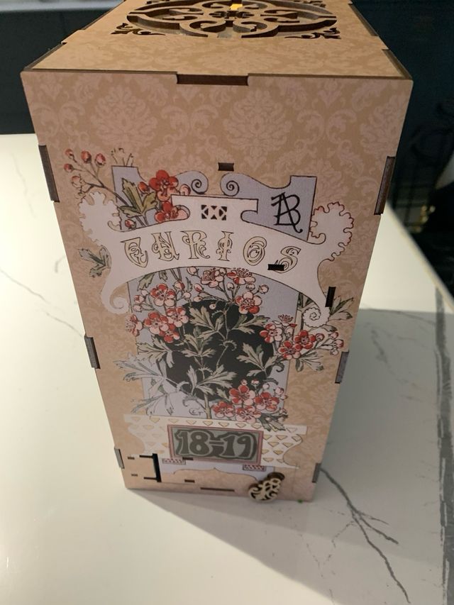 Booknook Grandfather's Antique Store assemblato