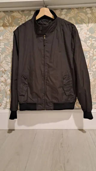 Cazadora bomber negra y marrón de chico ,forro des