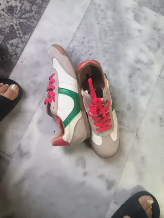 Zapatillas deportivas beige y verde