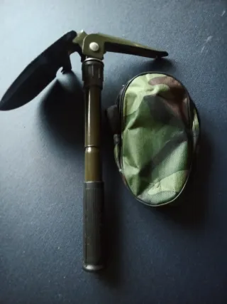 Pala de camping multiusos con funda