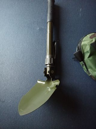 Pala de camping multiusos con funda