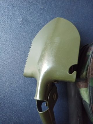 Pala de camping multiusos con funda