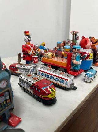 Grande lotto di giocattoli antichi in metallo, 34 pezzi