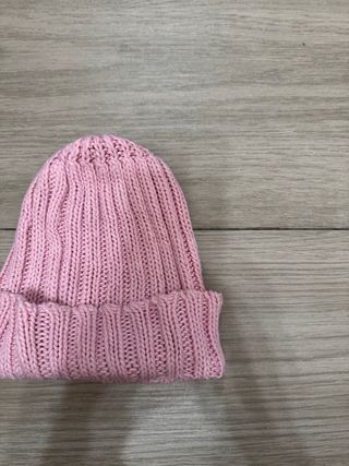 Cuffia rosa in maglia