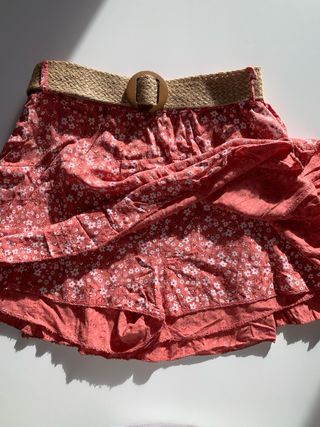 Falda pantalón floral con cinturón