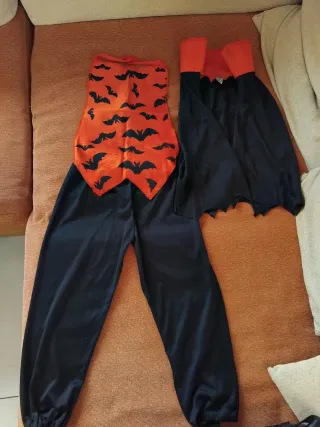Vestito da vampiro rosso e nero 4/5 anni