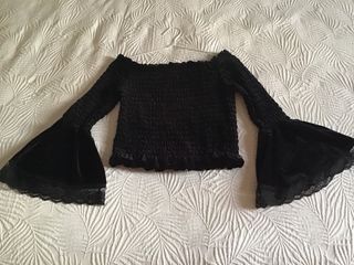 Top terciopelo negro manga acampanada