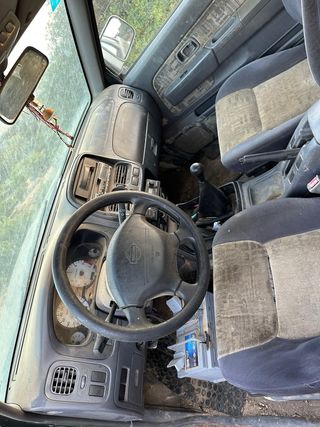 Nissan Navara 2000