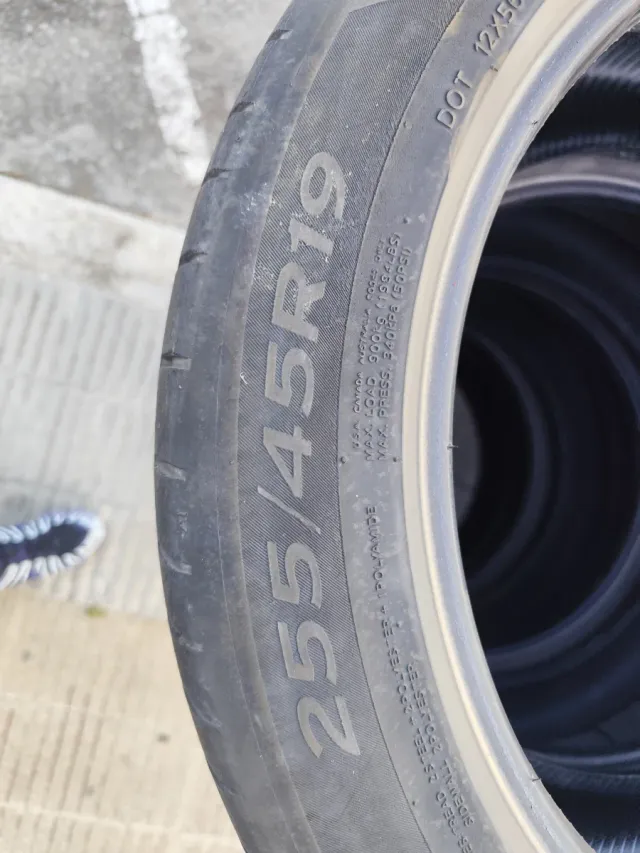 4 Neumático 255/45R19 Hankook