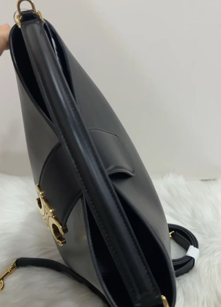 Bolso Celine Louise Piel Negro y Dorado