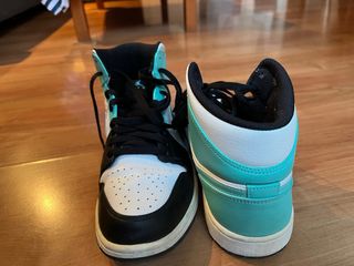 Jordan 1 Mid Tropical Twist