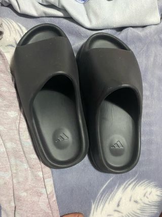 Chanclas Adidas Yeezy Negras