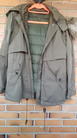 Cazadora Zara Verde Militar con Capucha