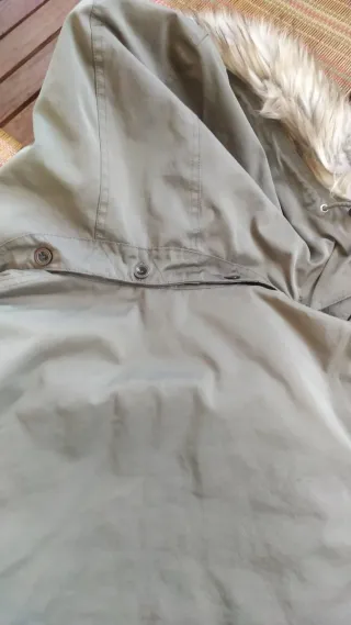 Cazadora Zara Verde Militar con Capucha