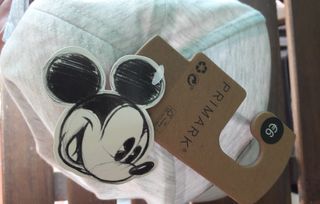 Nueva.Gorra Mickey Mouse gris ajustable nueva