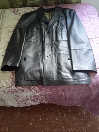 Chaqueta de piel negra