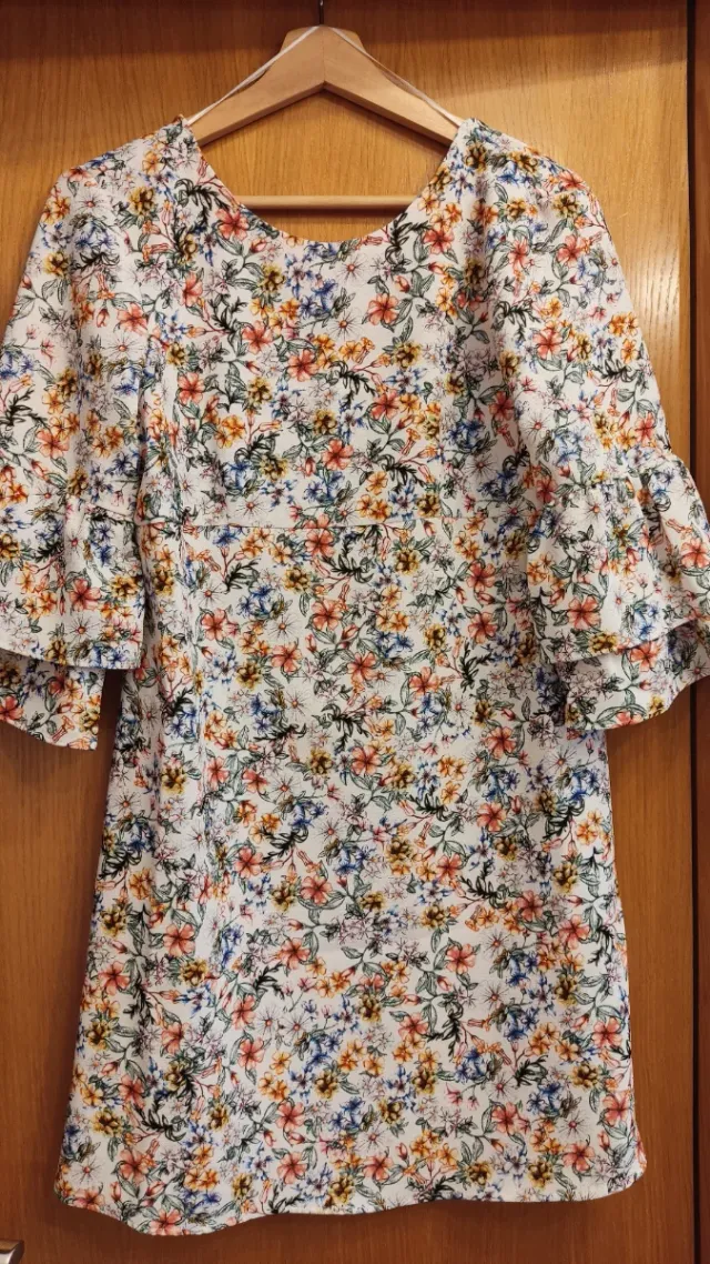 Vestido Zara floral talla M