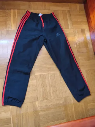 Pantalón chándal Adidas negro y rojo