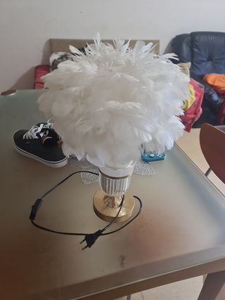 Lámpara de Plumas Blanca y Dorada - Nueva