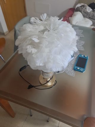 Lámpara de Plumas Blanca y Dorada - Nueva