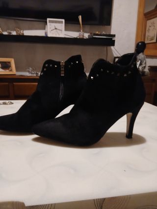 Zapatos d tacon y botas varios modelos,colores,mar