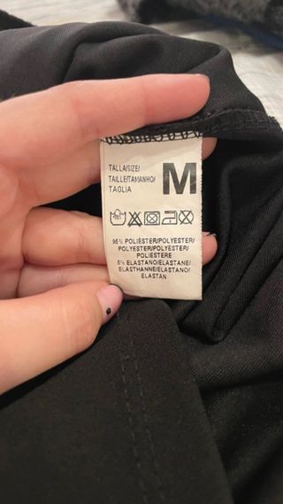 Vestido negro con flecos y lentejuelas