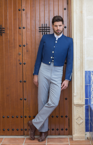 Traje de corto azul y gris
