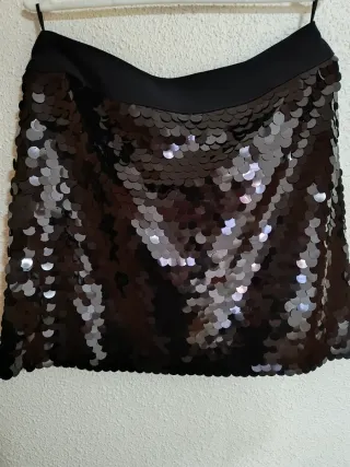 Falda Benetton lentejuelas negra y plateada
