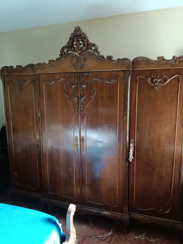 Dormitorio de madera clásico vintage.