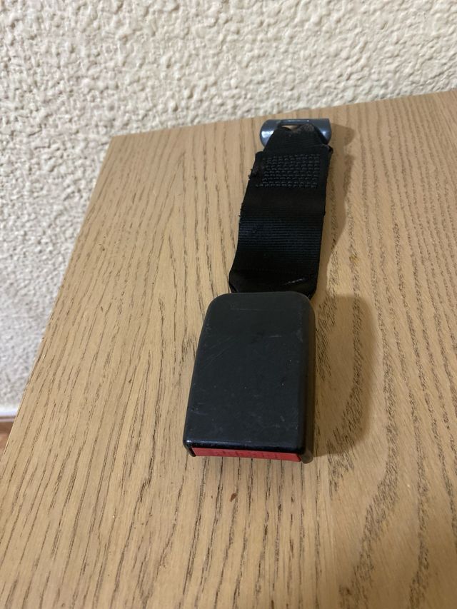 Clavija cinturón seguridad Peugeot 206
