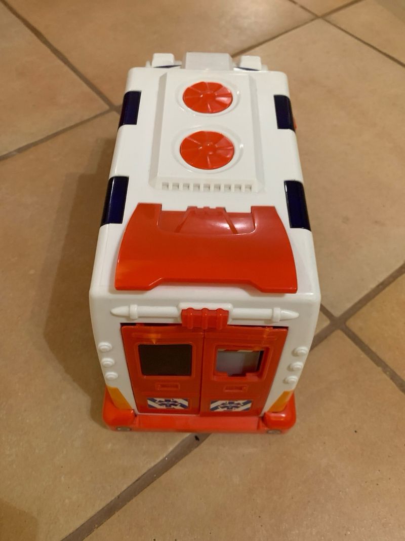 Vettoriale stockVeicoli Della Polizia Auto Sicurezza Con Sirena Trasporto  Camion Furgoncino di ©tartila.stock.gmail.com #650144718, image size:800x1067