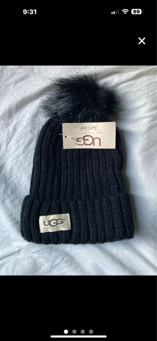 Gorro UGG lana beige con pompón 