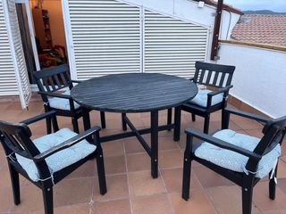 Mesa y 4 sillas madera terraza