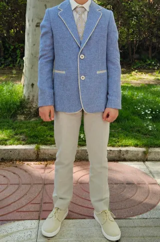 Traje comunión niño azul y beige 
