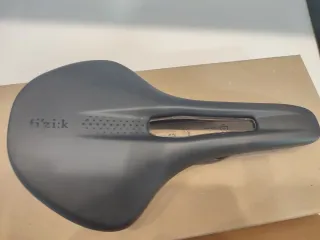 Sillín bicicleta carretera Marca FIZIK,
